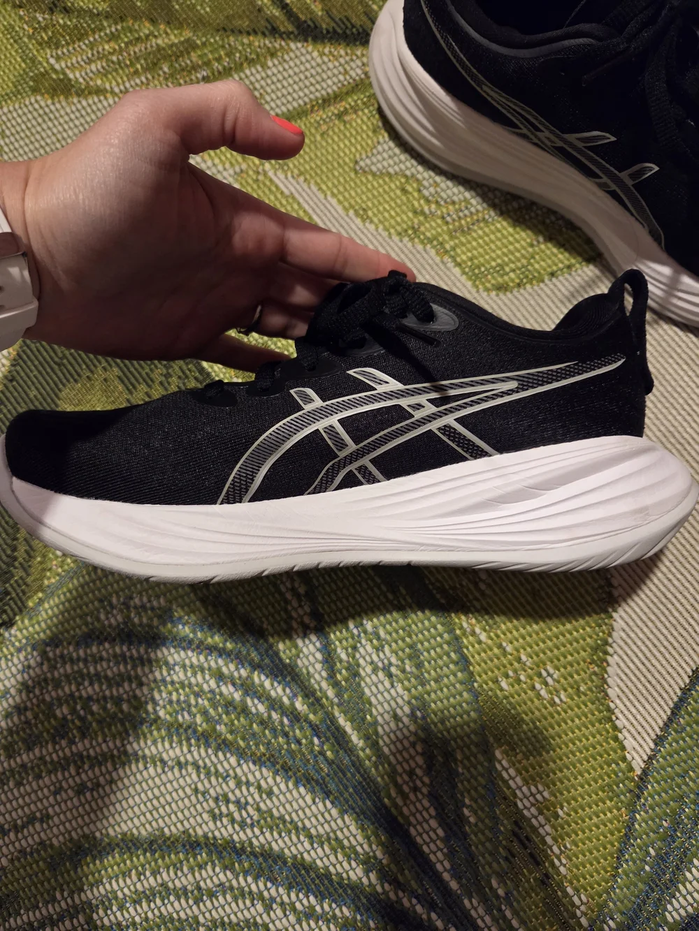 ASICS Women's Cumulus 27 Running Shoe - Black/White - Size 6.5